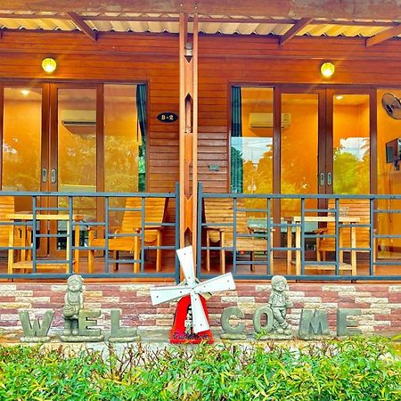 Aow Thai Homestay Ban Hin Dam Buitenkant foto